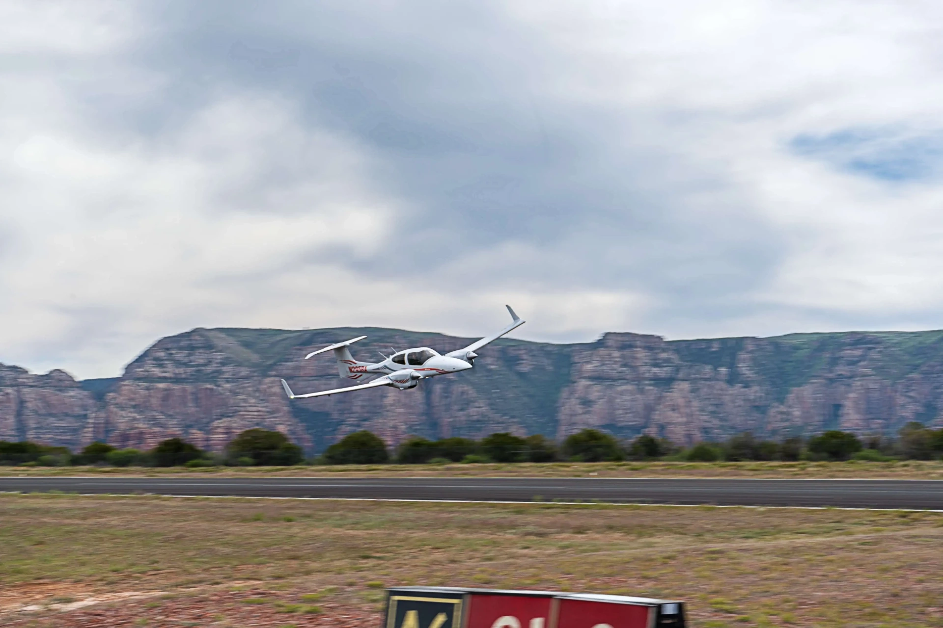 SimpliFly Flight School airplane landing at Falcon Field Airport in Mesa, Arizona
