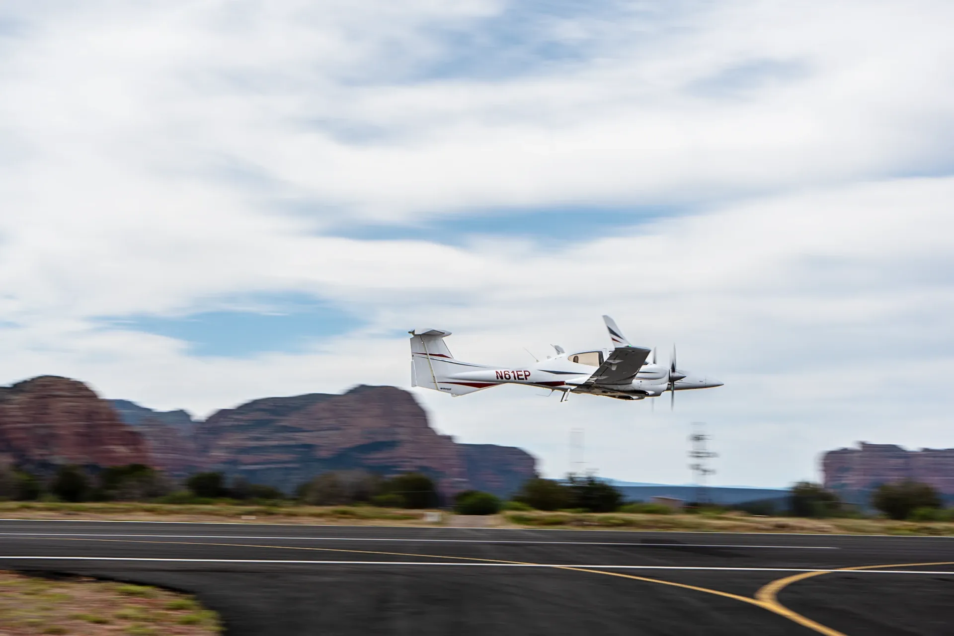 SimpliFly Flight School airplane landing at Falcon Field Airport in Mesa, Arizona