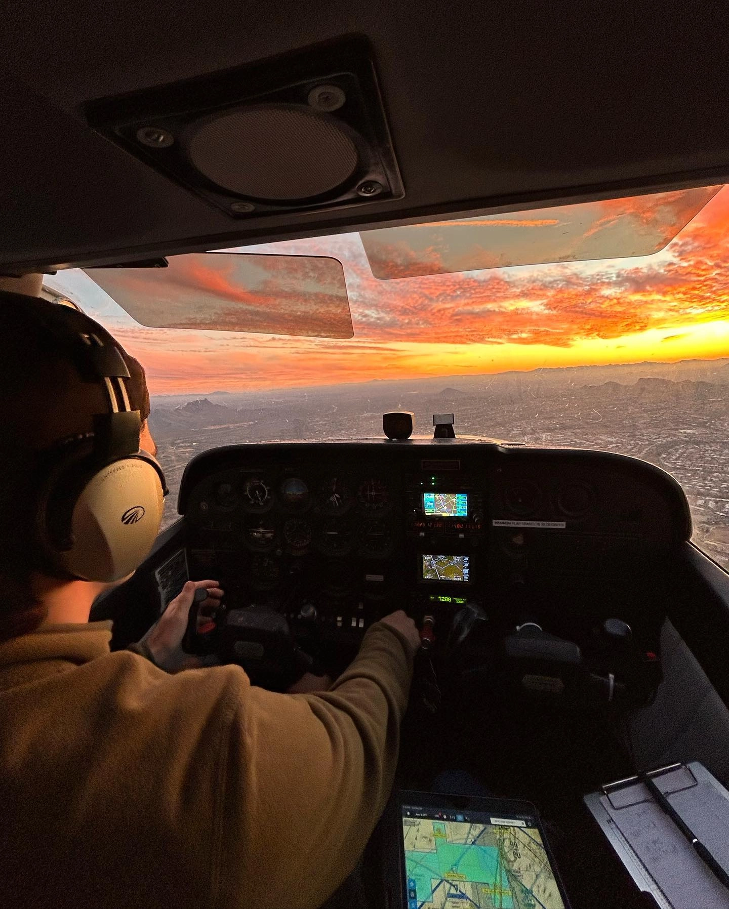 simplifly student pilot flying toward the sunset