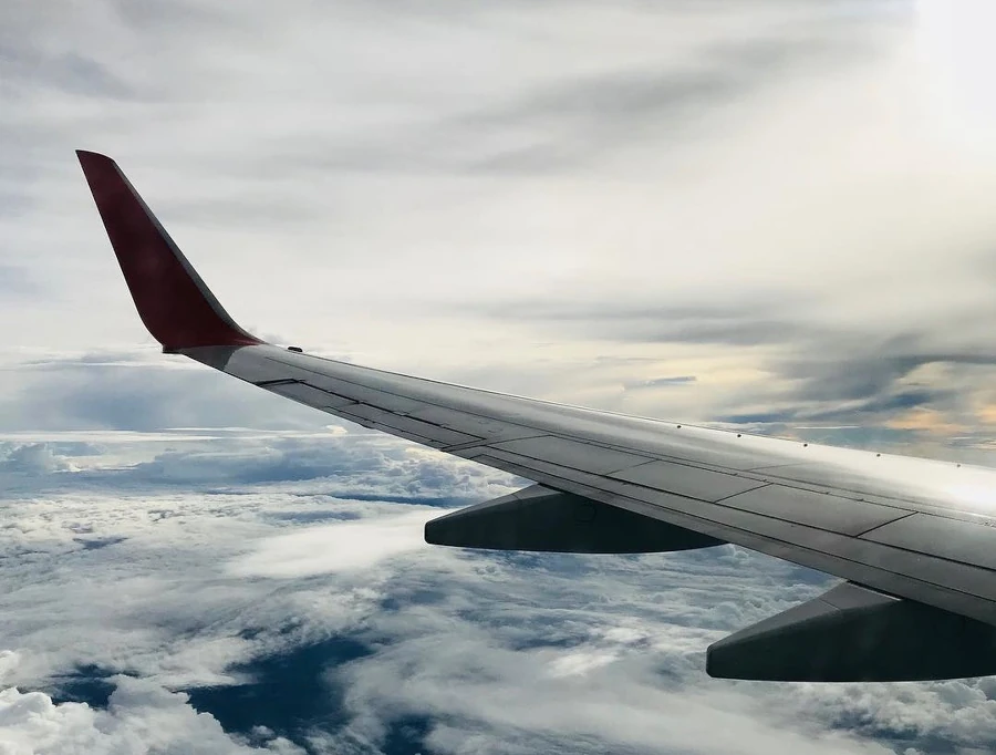 How Airplanes Defy Gravity